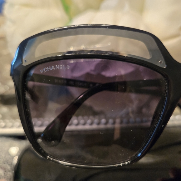 CHANEL Cloud Series  AUTHENTIC Oversized Sunglasses In Excellent Condition 5378 - Picture 3 of 9